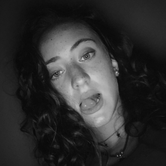 Meet your Posher, Sierra - Picture 4 of 5